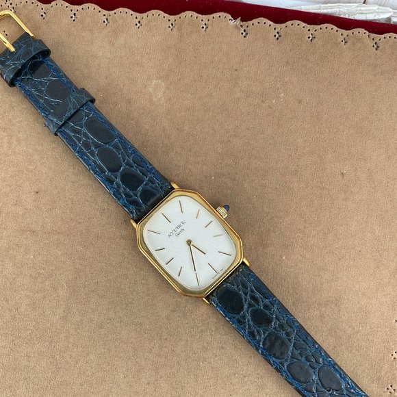 VINTAGE Bulova ACCUTRON Swiss Quartz Tank Watch - Picture 4 of 7